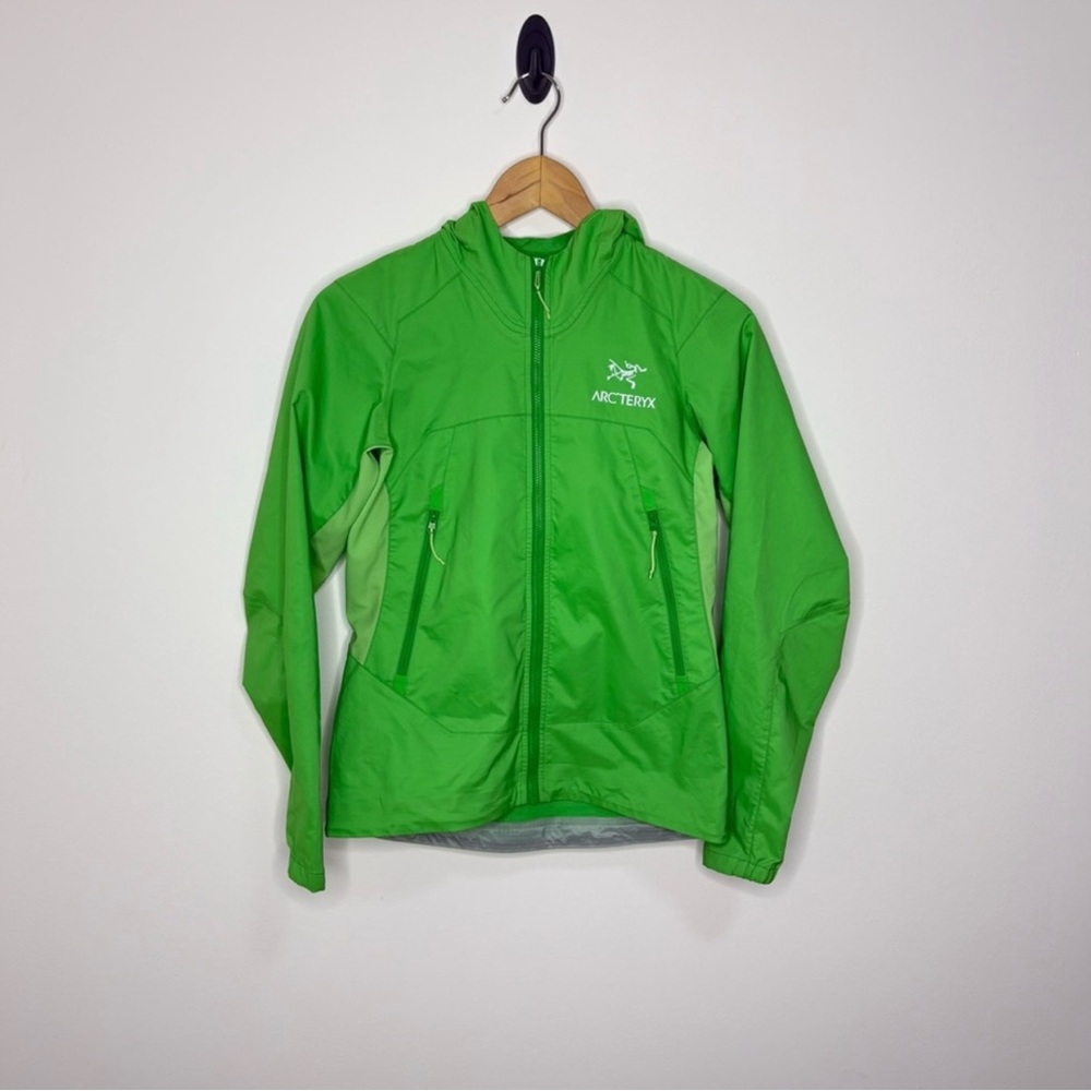 Arc'teryx Women's XS Bright Green Shirt